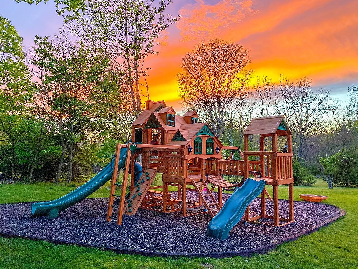 gorilla playsets empire extreme swing set