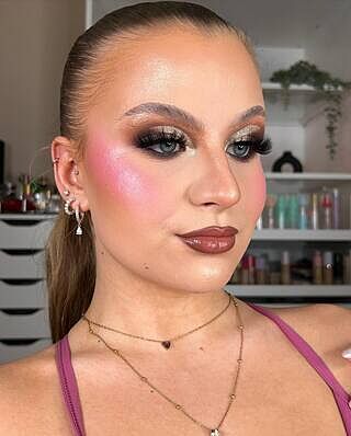 @klaudialichmanmakeup blending color and glow with two midi favorites: Face It – Medium & Cotton Candy Skies 💖 #midipalette #glowing #pinkcheeks