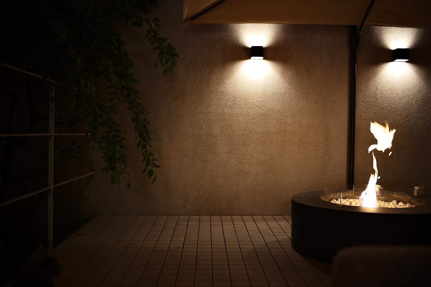 Ark 40: Sustainable Fire Pit Table - MAD / EcoSmart Fire