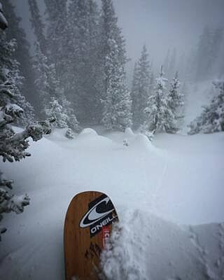 Women's Hovercraft Snowboard 2023 | Jones Snowboards