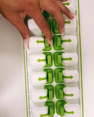 QuickSnap™ Plus Ice Cube Tray - Green | Joseph Joseph US
