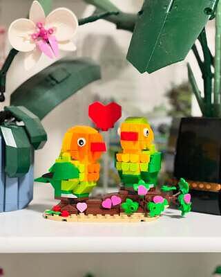 LEGO® Valentine Lovebirds