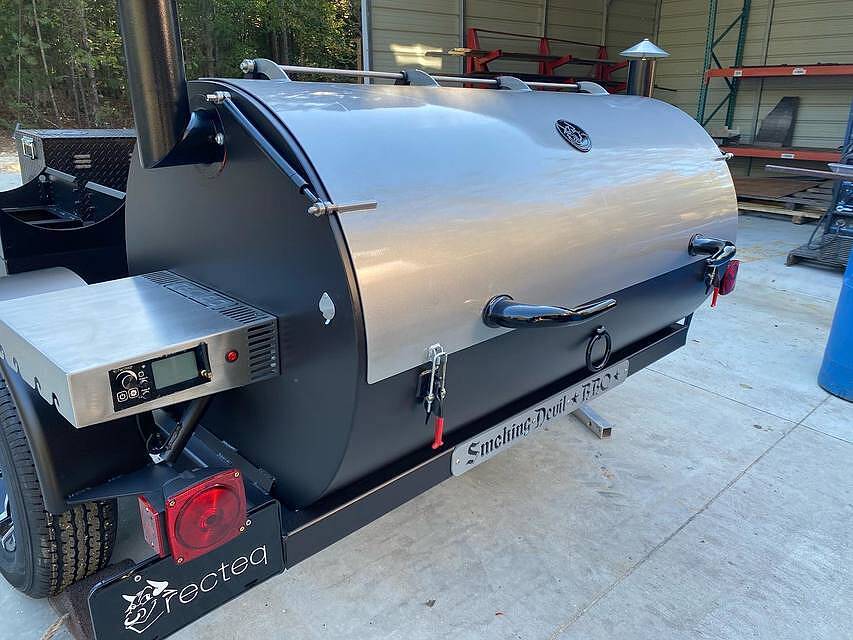 We love it when a customer comes up with different ideas - and he was right! This color combination turned out awesome! #bbq #pelletsmoker #rectecgrills #grill