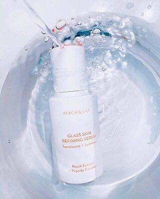 Enjoy a blast of hydration with our Glass Skin Refining Serum, Peaches! 💦 This light-weight serum deeply hydrates your skin, which visibly helps your overall complexion 💫 With additional  ingredients like peach extract and niacinamide, your skin will start to look brighter, smoother and firmer! Tap the image above to learn more about the other beneficial clean, non-toxic ingredients that make our Glass Skin Refining Serum a skincare staple! ✨ .
📸 @optimal_glow
.
.
.
#kbeauty #peachandlily #glowingskin #100worryfree #transformyourskin #skincare #wellness #koreanbeauty #koreanskincare #beauty #selfcare #koreanskincareroutine #skin #vegan #crueltyfree #skincareaddicts #beautyaddicts #skincarecommunity #cleanbeauty #skintips #beautytips  #healthyskin #glassskinrefiningserum #glassskin #glassskingoals