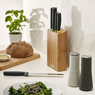 ホープテーブルナイフつや消し25㎝１本1617円３０本セット Elevate™ Knives Set with Bamboo Block | Joseph Joseph US