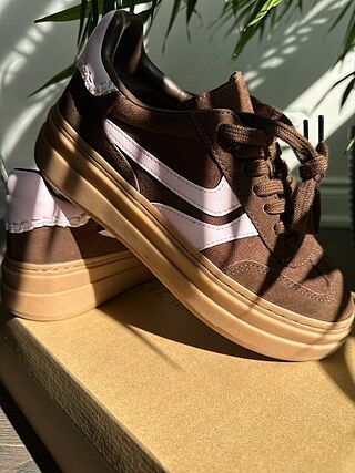 値下げSTEVE MADDEN ベージュ スニーカー Steve Madden reedxi-su スニーカーでスニーカーでいつもの自分