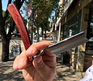 Thiers Issard Straight Razor, Spartacus, Red Stamina Wood, 7/8