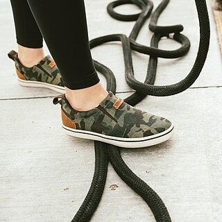 xtratuf sharkbyte canvas shoes