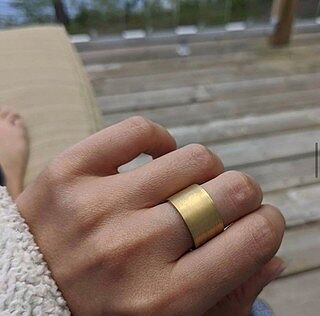women's gold cigar band rings