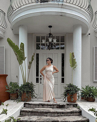 Lenny Collar Gold Button Dress ワンピース Shop the Brooklynn One-Shoulder Accordion Pleat Dress Champagne