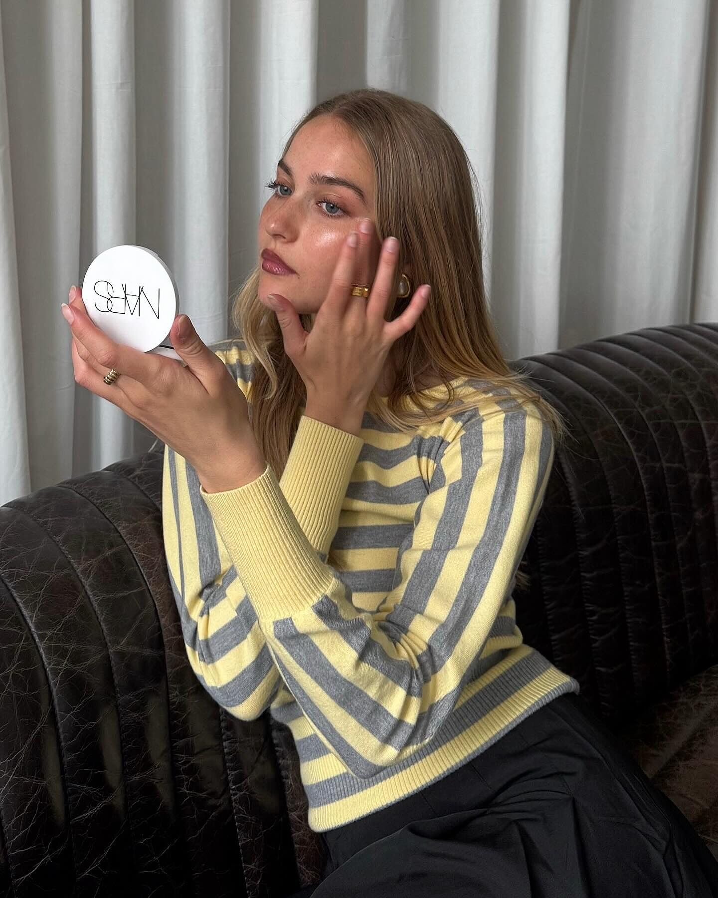 ライトリフレクティング ルミナイジングパウダー | NARS Cosmetics