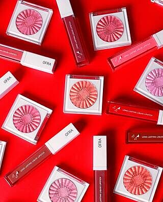Our Cheeky Glow Blushlighters and Liquid Lipstick are the duo your makeup bag’s been waiting for! Glow that lasts, Lips that slay!💄✨⁠
⁠
✨ Cherish Blushlighter⁠
✨ Sugar Rush Blushlighter⁠
✨ Radiant Blushlighter⁠
✨ Cheer Blushlighter⁠
💄 Verona Liquid Lipstick ⁠
💄 Atlantic City Liquid Lipstick ⁠
💄 Monaco Liquid Lipstick ⁠
💄 Laguna Beach Liquid Lipstick