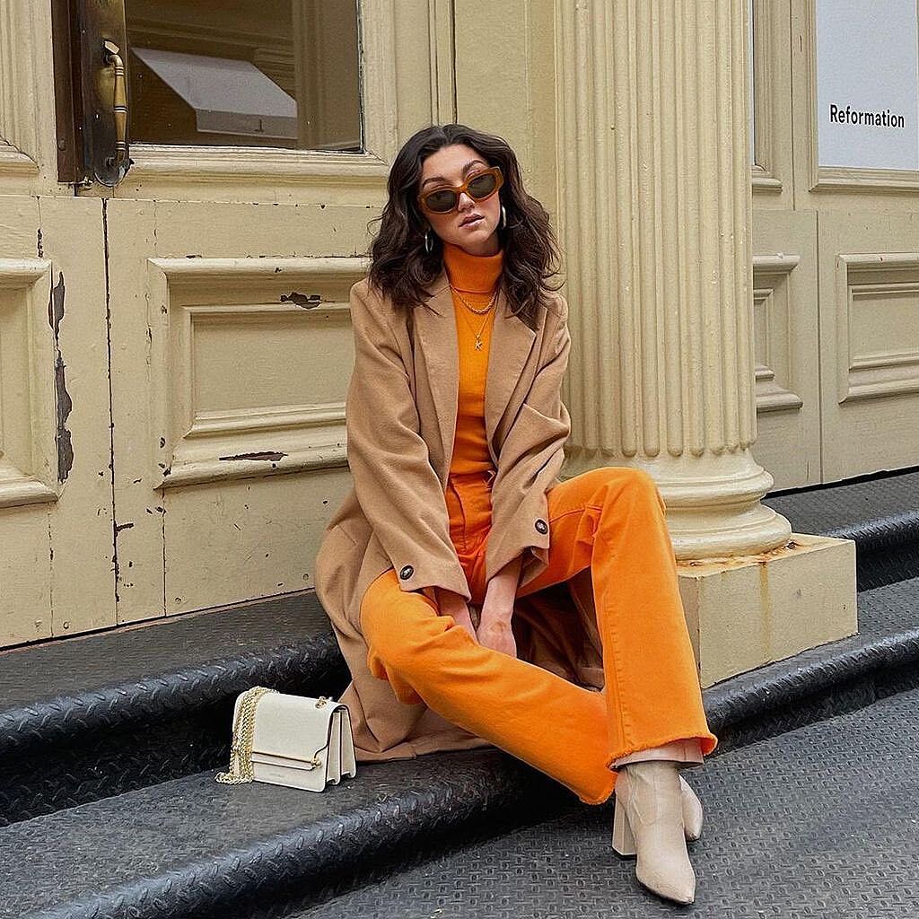 Un colore audace per rallegrare la giornata🧡 #strathberry