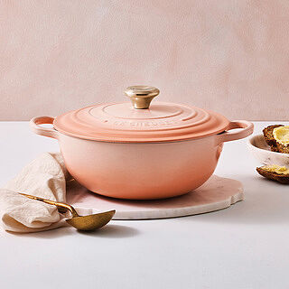 Le Creuset Cast Iron Signature Round Casserole | Le Creuset®
