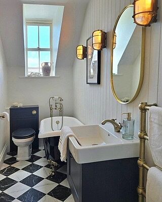 Bulkhead Outdoor & Bathroom Oval Wall Light - 6 Inch