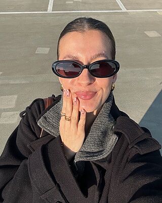 OVAL - Sunglasses • Black