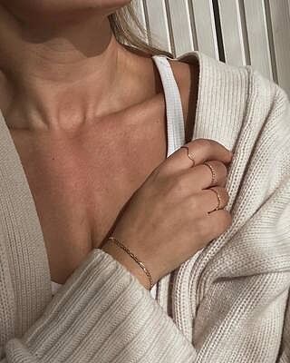 Chainlink Curb Chain Bracelet - 14K Gold | Akind Chainlink Curb Chain Bracelet - 14K Gold | Akind
