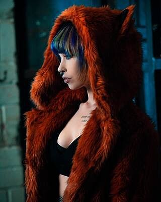 Artist Edition Vamp Wolf Faux Fur Coat - Women's Classic Outerwear