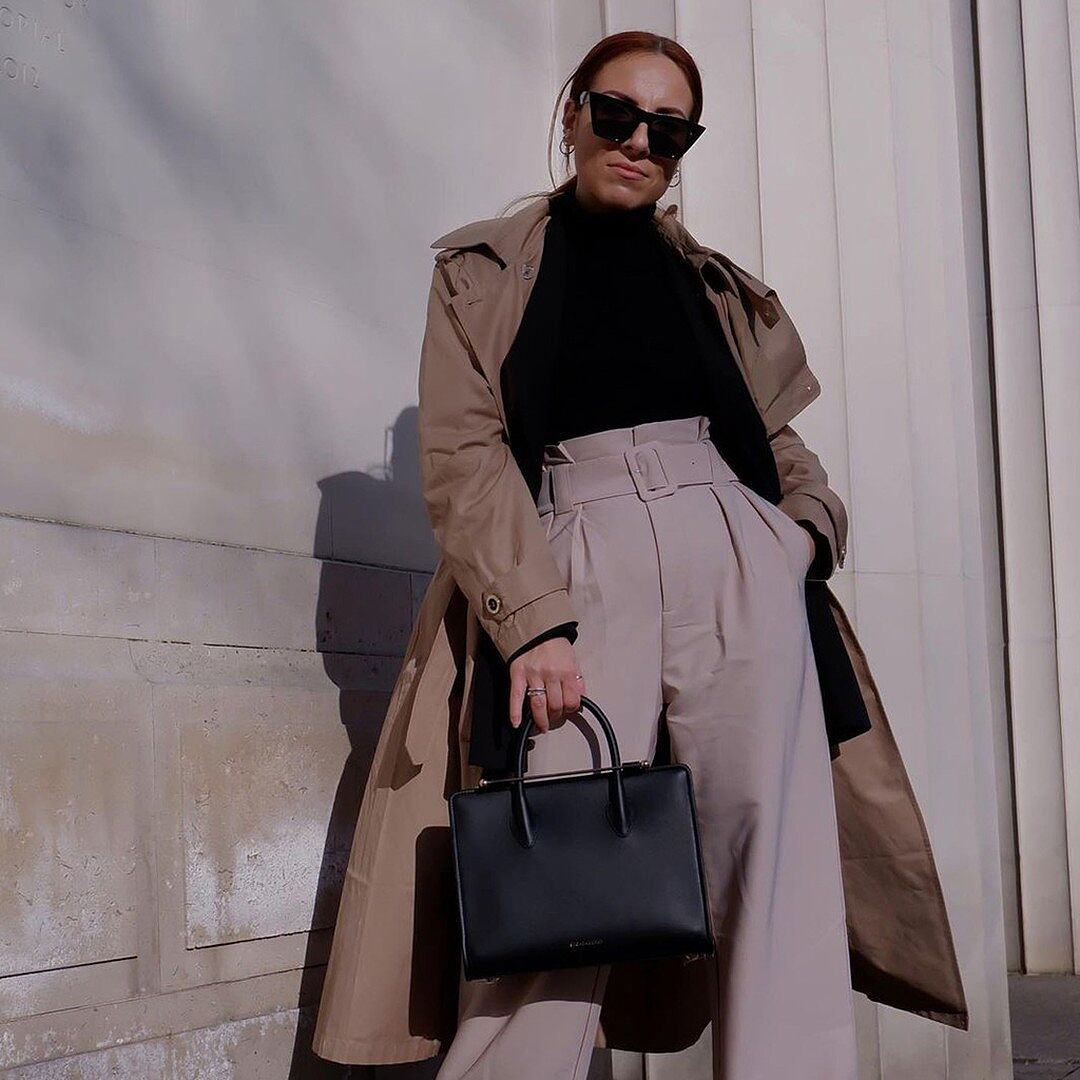 Monday minimalist chic 🖤 @jemma_zubaio 
#strathberry