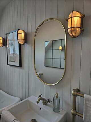 Bulkhead Outdoor & Bathroom Oval Wall Light - 6 Inch