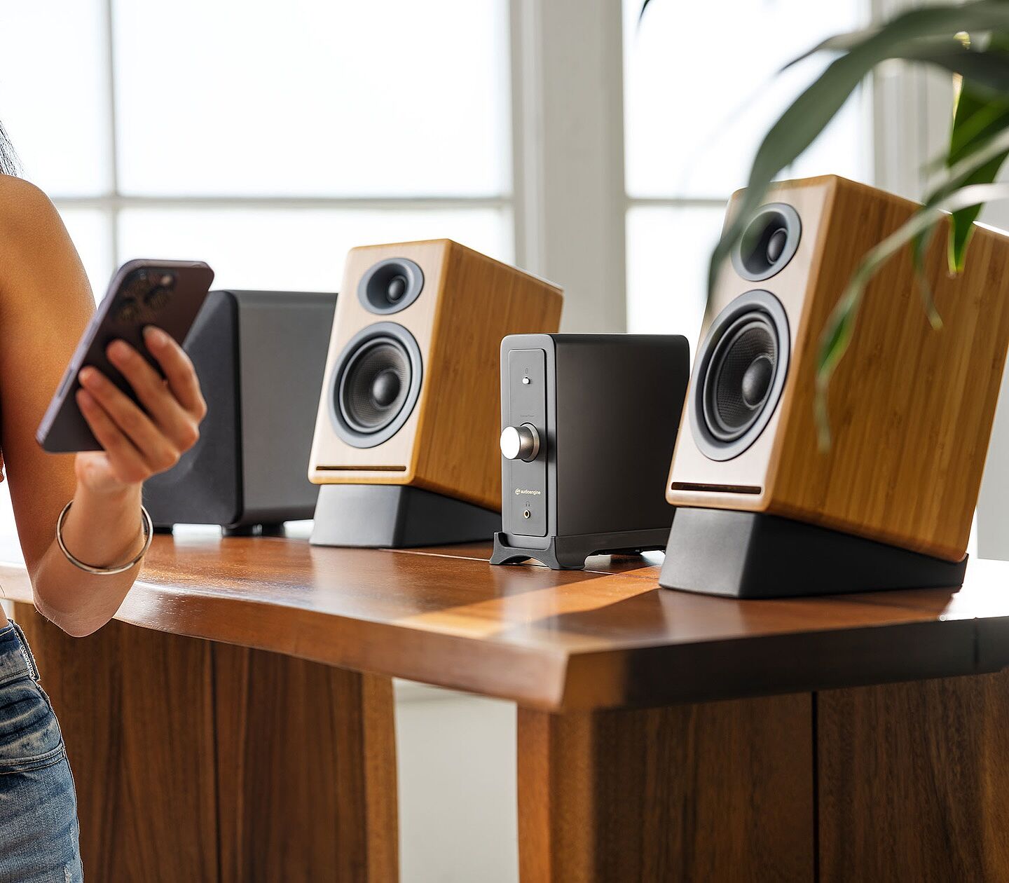 ターンテーブル×2、ミキサー、アンプ、スピーカー×2 APA-3-150x150.jpg