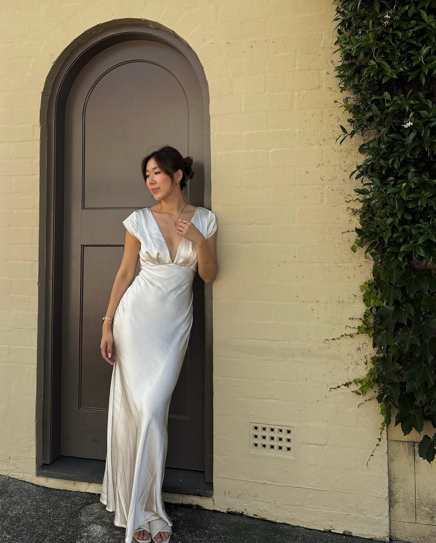 Lucinda V-Neck Twist Back Midi Dress Champagne Selfie Leslie