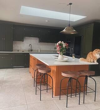 Brooklyn Giant Hat Pendant - 21 Inch