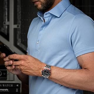 Difficult to get this watch off the brain lately. 🔴🔵
.
Swipe ⬅️ for the extra views. 💥
.
.
.
.
.
.
.
.
.
.
.
.
#stuffandwatches #watchoftheday #wristreview #watchnerd #watchrecon #watchfam #womw #wornandwound #watchuseek #wis #watchesofinstagram #thegre...