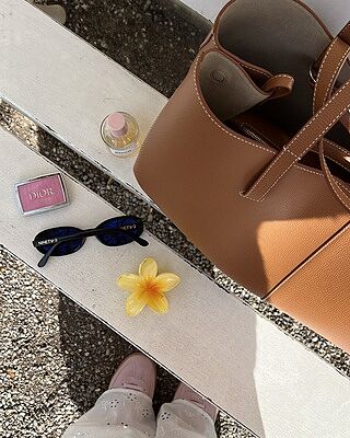 OVAL - Sunglasses • Black