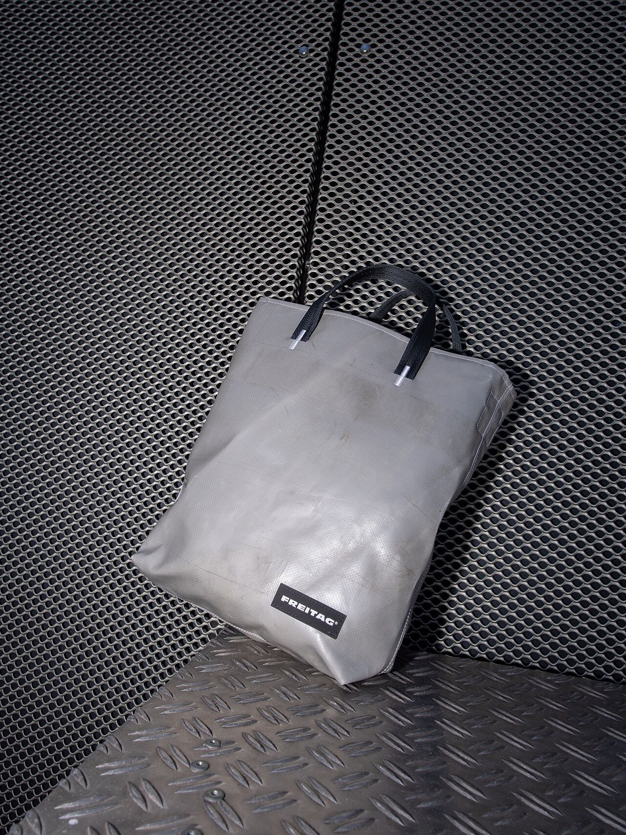 F202 LELAND | FREITAG