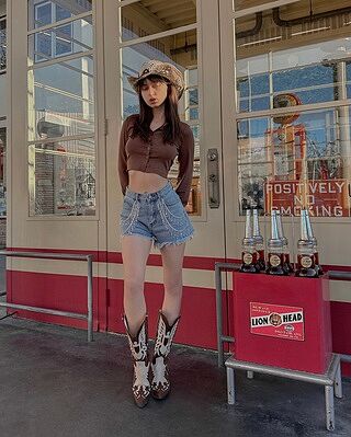 Heart Stamped Denim Shorts (Sky Blue) - KIMHĒKIM