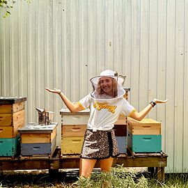 A moment from the Savannah Bee hive