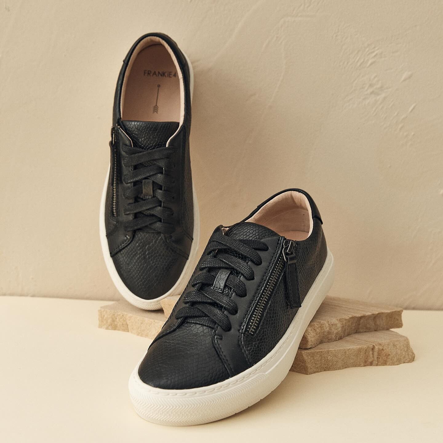 Beckyloveページ Billie Black Reptile Emboss Women's Sneaker | FRANKIE4