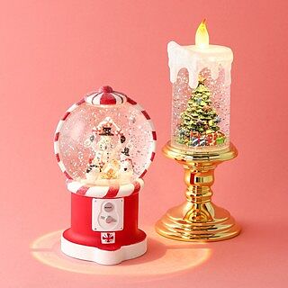  【NEW!】幻想的なゆらめきに癒されるスノードームのご紹介です！自動回転式のカプセルトイ型のスノードームです🌟スイッチを入れるとライトが点いて、自動的に雪が舞います。カラーボックス入りなのでギフトにもおすすめ😉キラキラと舞う雪と幻想的な光、かわいらしいデザインのスノードームはずっと見ていたいほど魅力的なアイテムです。他にもクリスマスシーズンにぴったりのスノードームをオンラインショップでぜひご覧ください🌙 