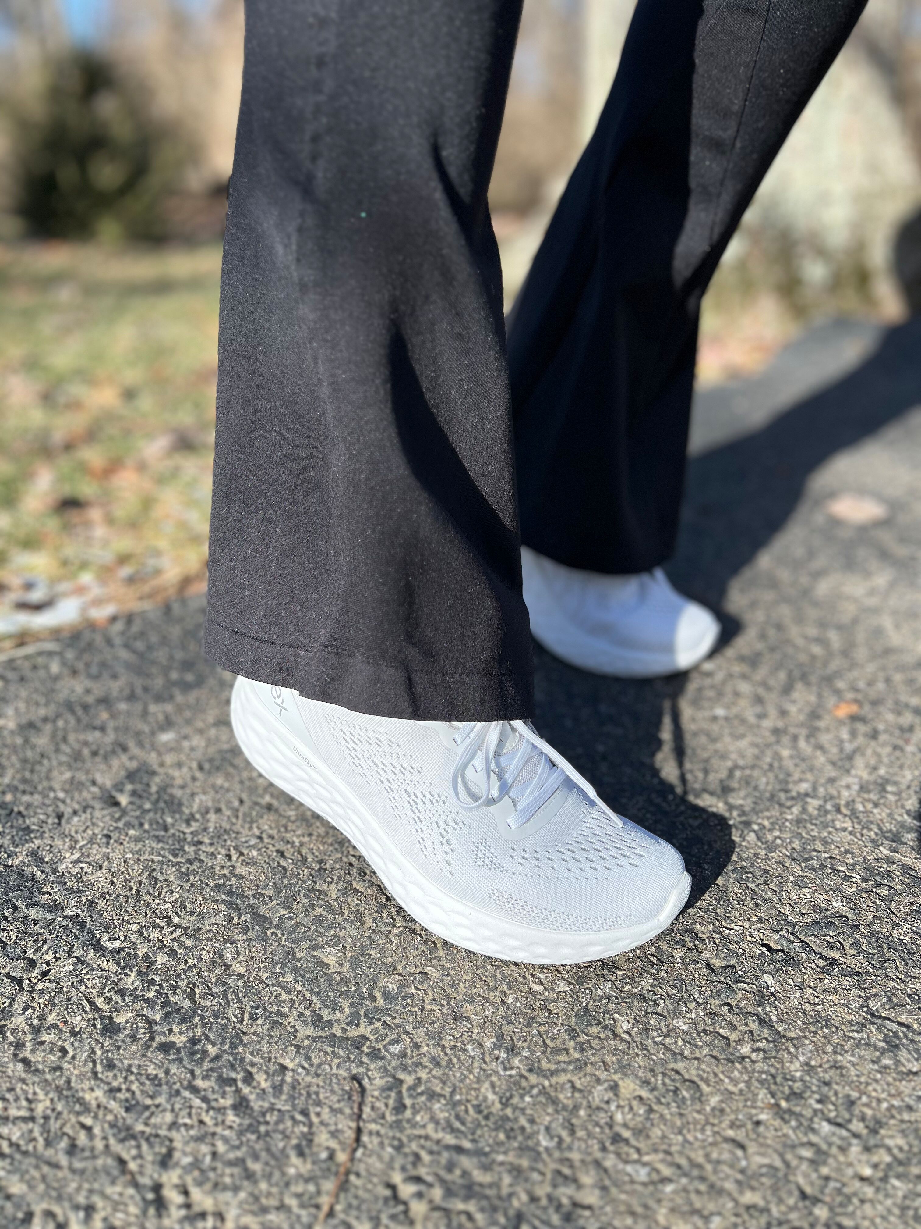 Danika Arch Support Sneaker - White – aetrex