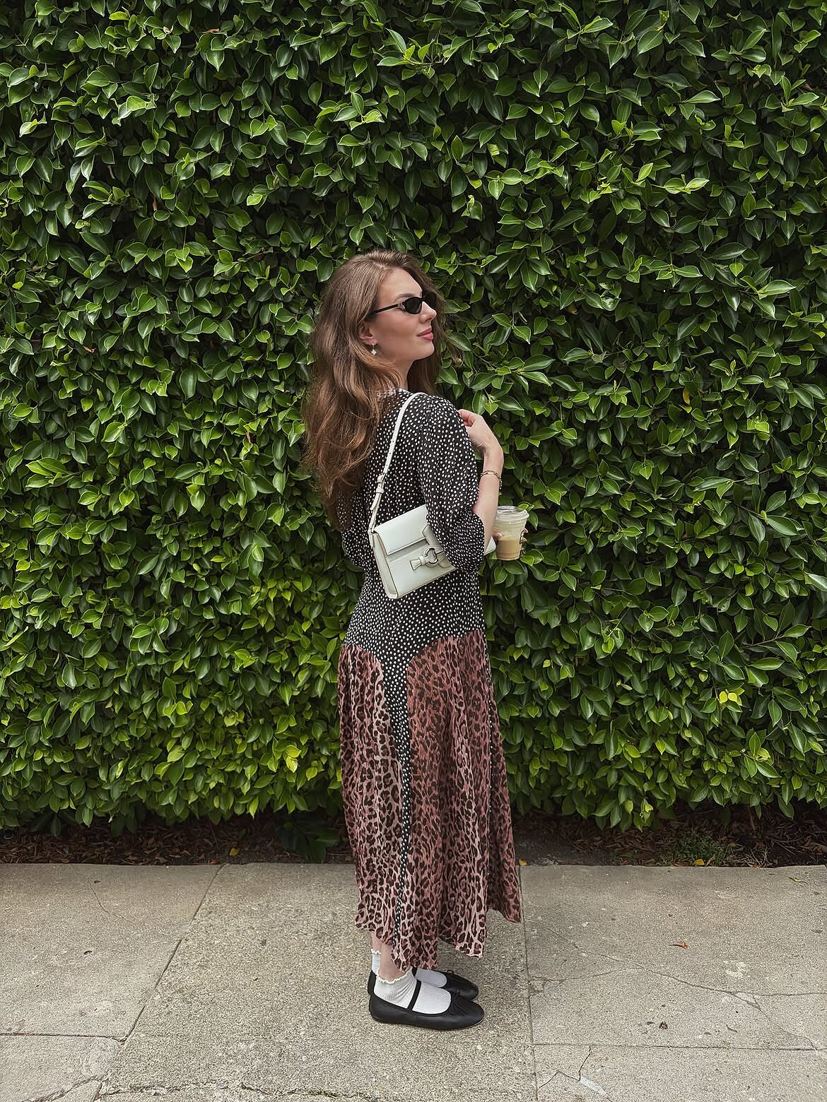 long sleeve black dress fitted T-Shirt In while a ruched hip Published NEW IN ✨✨Maxi Gold SIZE:US 2