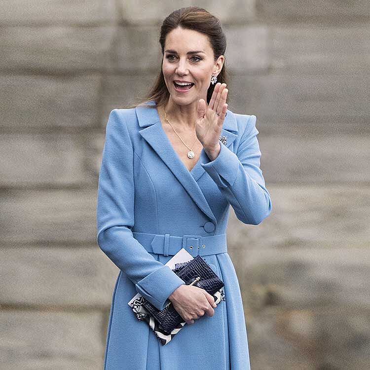 HRH Duchess of Cambridge carries the Multrees Chain Wallet - Croc-Embossed Leather Navy
