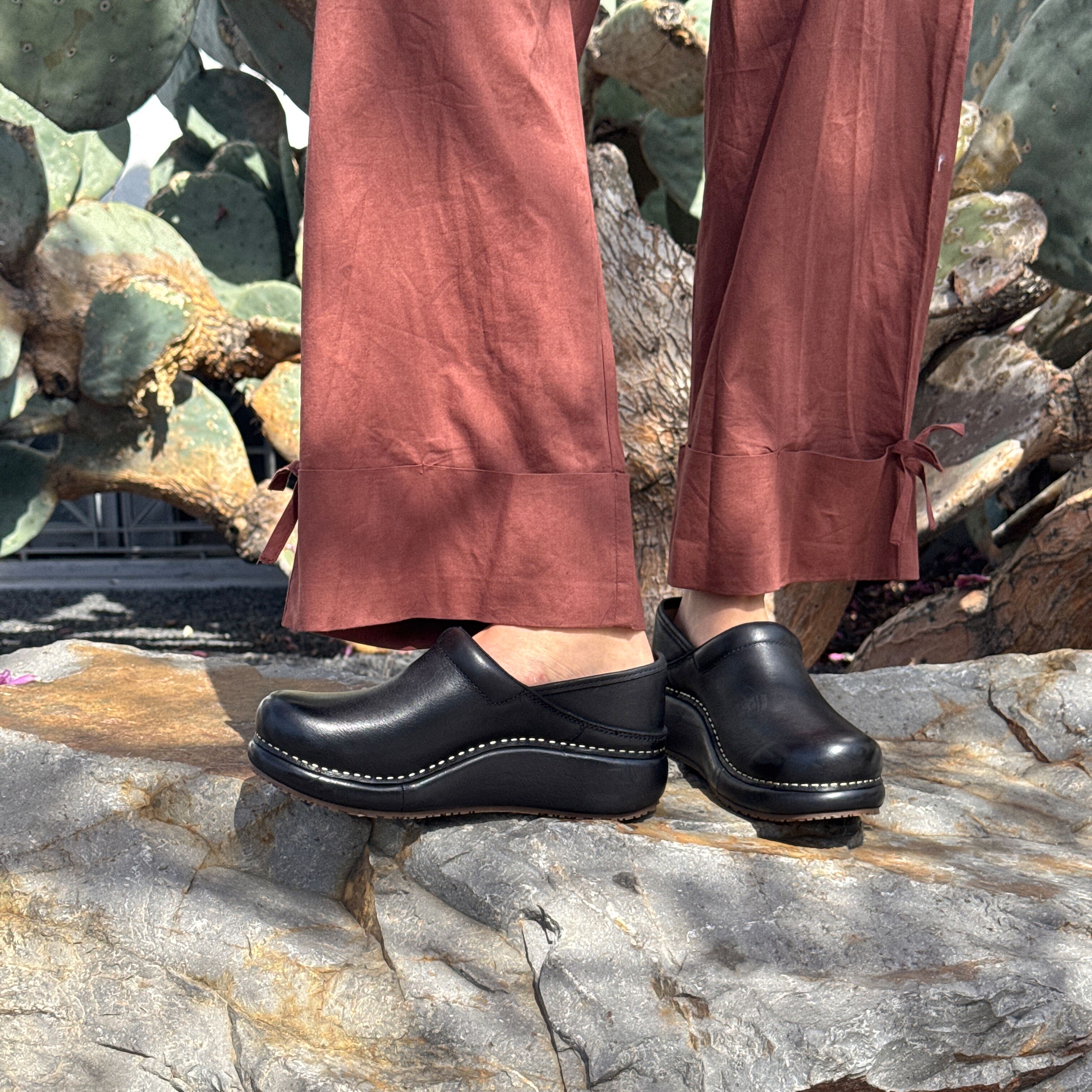 ダンスコ Platform Pro 38 Platform Pro Black Burnished Nubuck – Dansko