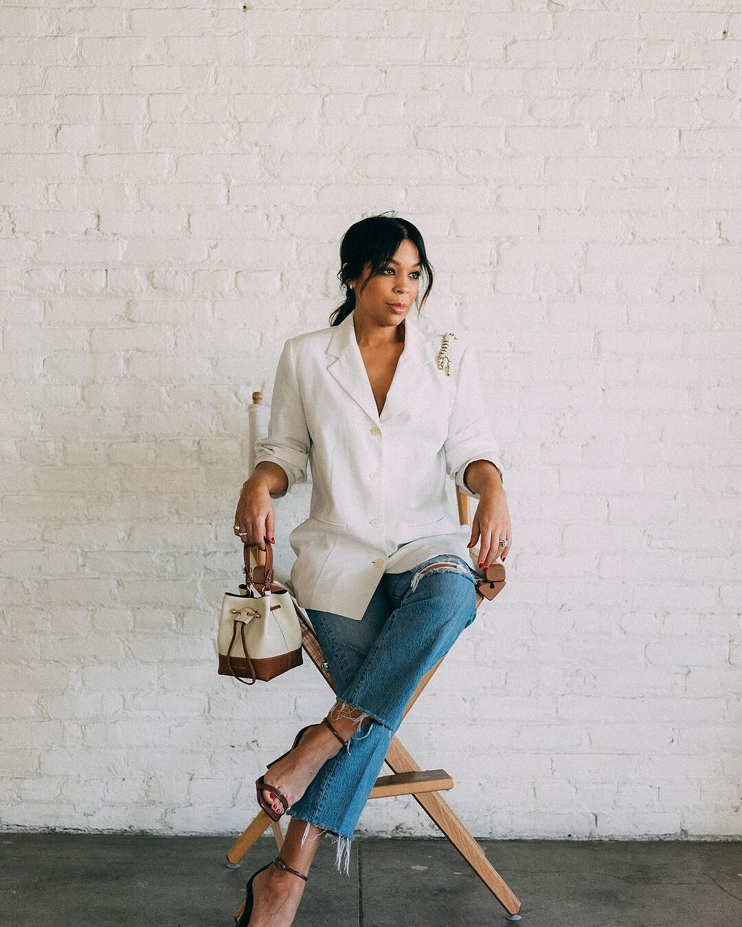Elisa carries the Lana Osette - Vanilla/Tan