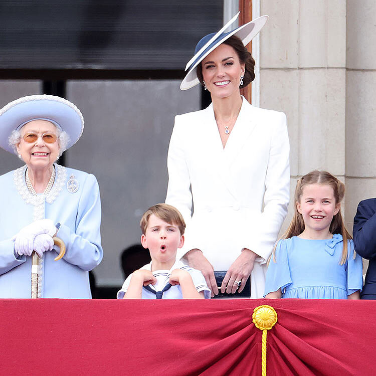 HRH the Princess of Wales carries the Multrees Chain Wallet - Croc-Embossed Leather Navy
