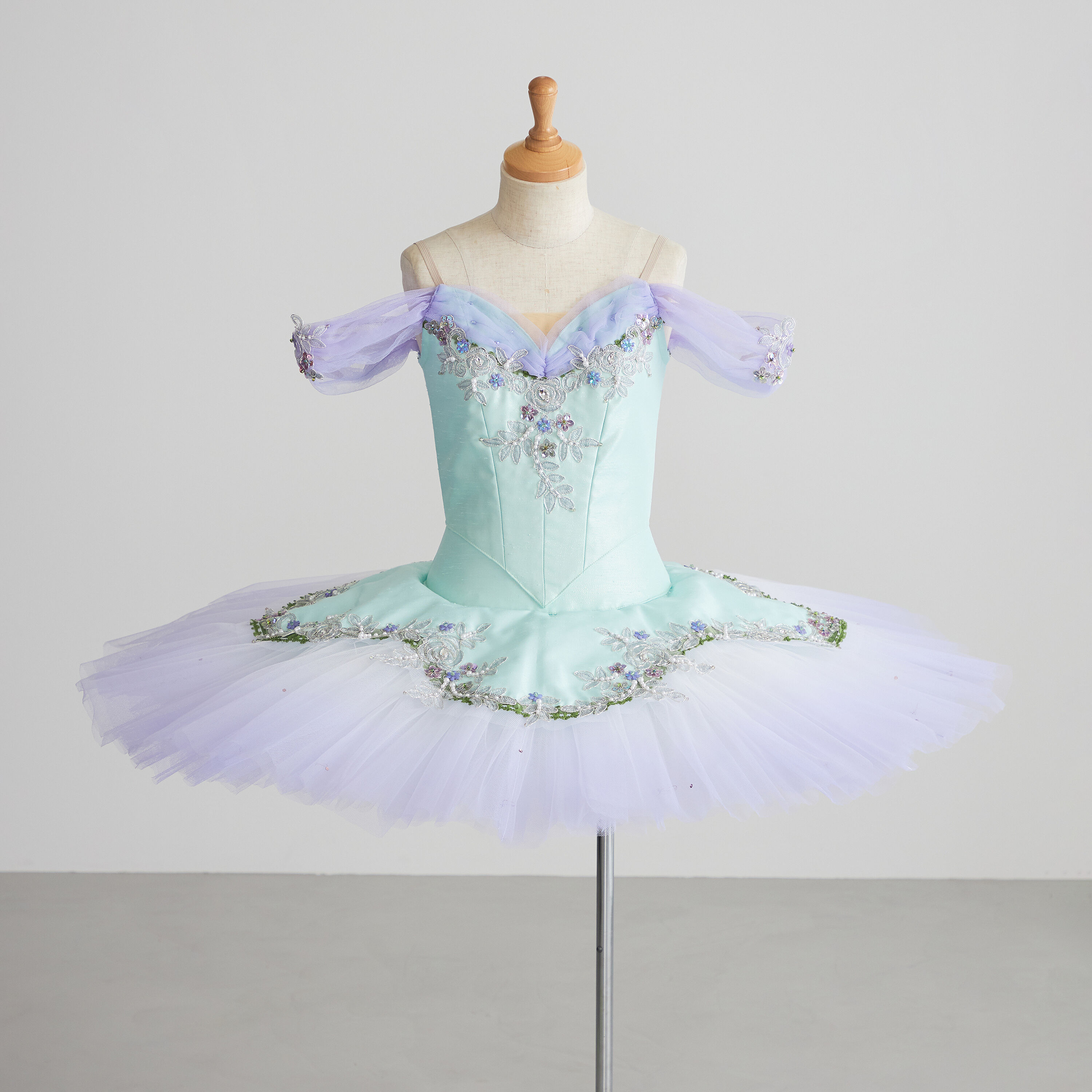 お値下げ！【バレエ衣装　美品】　チャコット　ダンス衣装 極美品 社交ダンス衣装】豪華ラインストーン Chacott チャコットドレス